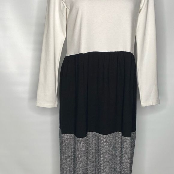 LOLITAS & L adorable tiered‎ dress. - Picture 2 of 10